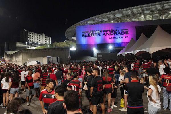 Chegada da torcida do Flamengo ao Kleber Andrade para a partida contra o Athletico-PR por Fernando Madeira