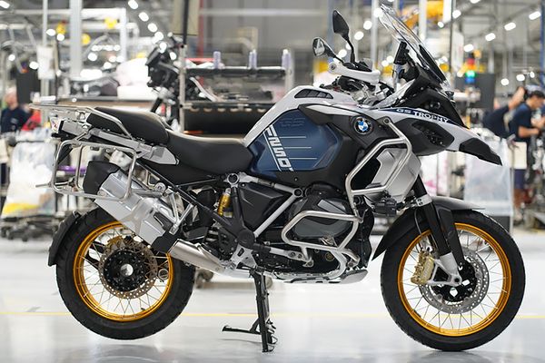 Honda CB 500X e naked CB 500F chegam na linha 2024 com a nova opção de cor azul perolizado