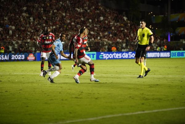 Imagens da partida entre Flamengo x Athletico-PR no Kleber Andrade por Fernando Madeira