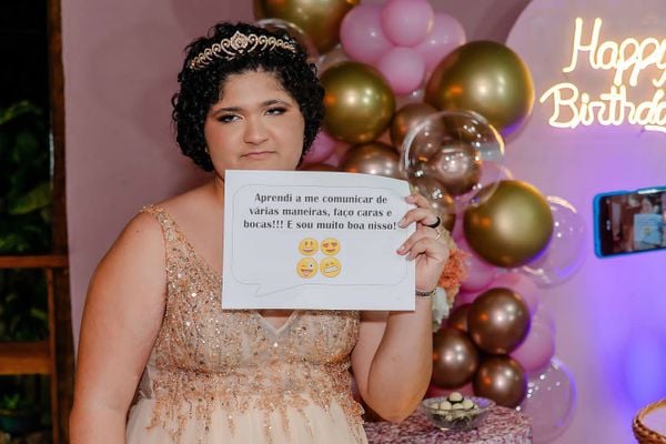 Thais Pessotti, uma das sobreviventes do atentado em Aracruz, completou 15 anos por Reprodução | ‎Foto Niposs 