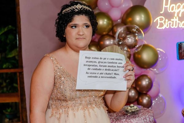 Thais Pessotti, uma das sobreviventes do atentado em Aracruz, completou 15 anos por Reprodução | ‎Foto Niposs 