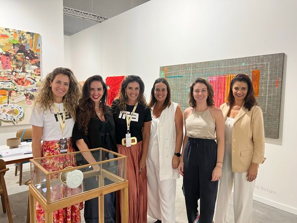 Flávia Dalla, Geórgia Mendonça, Lara Brotas, Juliana Gourlart, Gabriela Iamonde e Cirlene Reco 