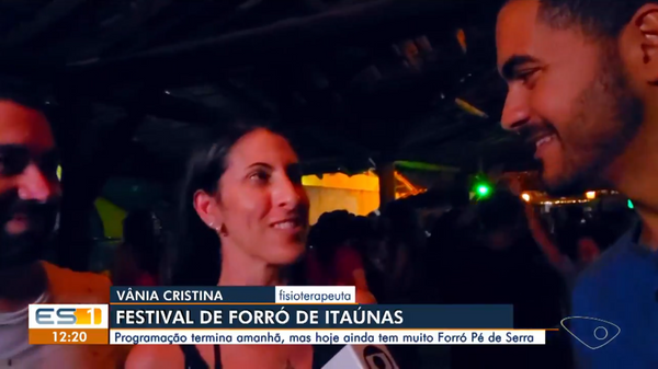 A partir da linguagem mobile, Kaique Dias traz o olhar da fisioterapeuta Vânia Cristina sobre o Festival de Forró de Itaúnas