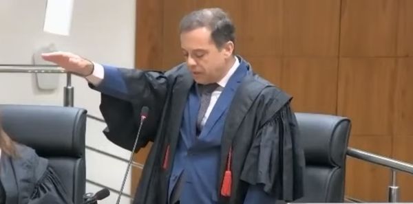 Fabio Brasil Nery presta juramento e toma posse administrativa no Pleno do TJES após ser eleito desembargador