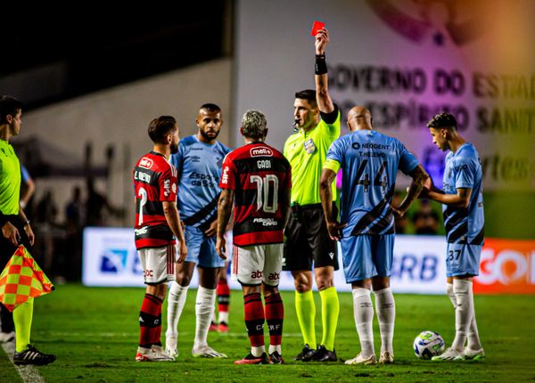 Gabigol foi expulso na derrota do Flamengo para o Athletico-PR em Kleber Andrade