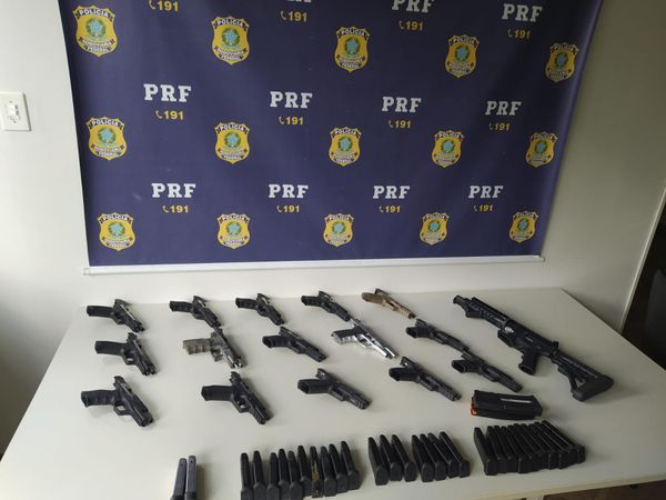 Polícia Rodoviária Federal do Estado de Minas Gerais  apreende armas