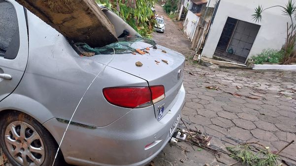 Destruição em Colatina após temporal com rajadas de até 100 km/h por Leitor | A Gazeta