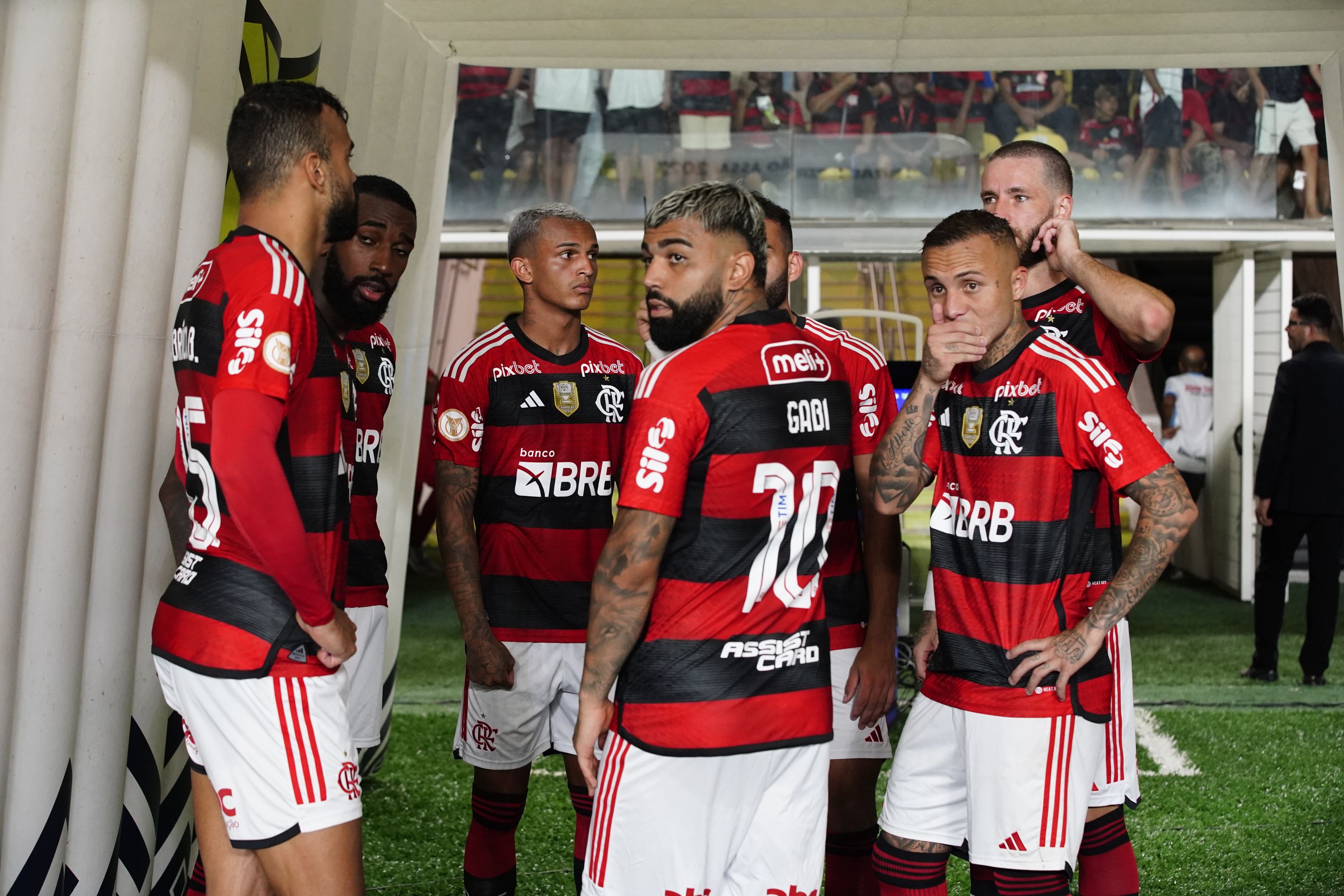 Revés diante do São Paulo, na Copa do Brasil, escancarou problemas no vestiário, crise na diretoria e falta de rumo para a equipe rubro-negra