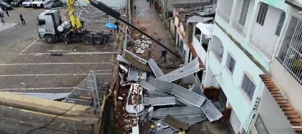 Moradores tentam se recuperar após vendaval em Colatina