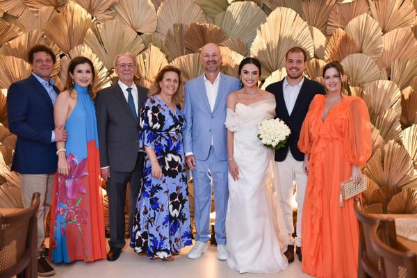 Kaumer e Luiza entre o irmão dele, Riguel, e a cunhada, Cíntia, os pais, Maria Luiza e Aylmer Chieppe, e o filho e nora, Aylmer Netto e Samantha