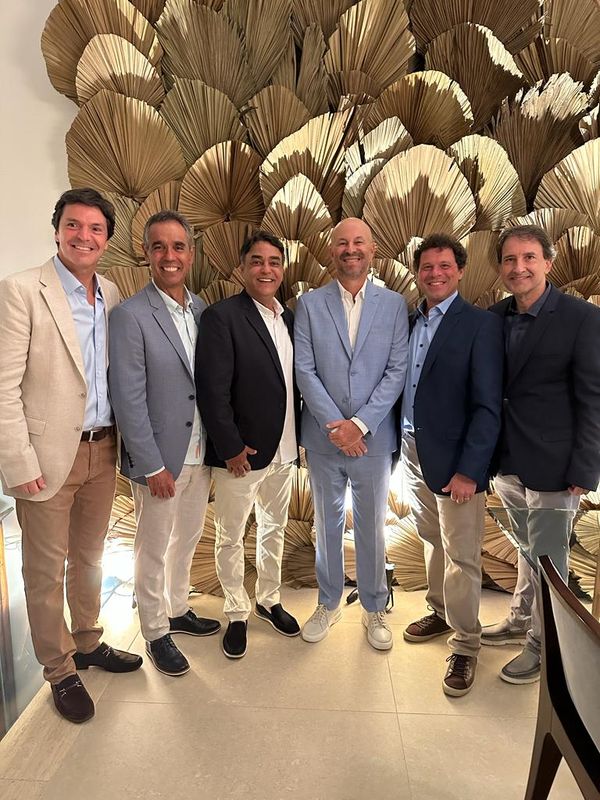 Paulo Toniolo, Cesinha Saade, Bruno Barros, o noivo Kaumer Chieppe, Riguel Chieppe e Civis Eisenlohr