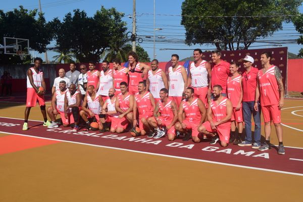 Anderson Varejao, ex-jogador do Cavaliers, inaugura nova quadra no Saldanha. A obra foi financiada pelo Cavaliers, onde hoje Varejão é embaixador do clube por Carlos Aberto Silva