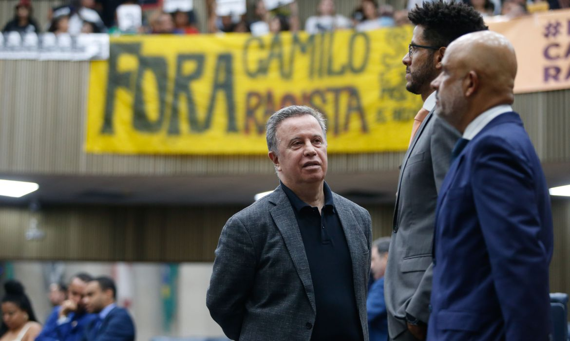 Por 47 votos a favor e 5 abstenções, Câmara de São Paulo entendeu que Camilo Cristófaro cometeu quebra de decoro parlamentar por fala racista; parlamentar tem vasto histórico de posturas preconceituosas