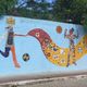 Moradoes de Santo Antônio fizeram uma instalação em mosaico em um dos muros do bairro