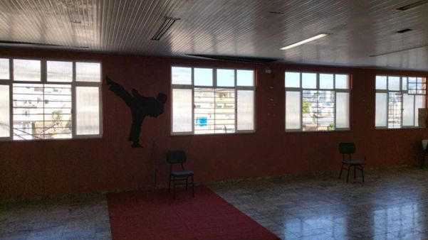 Prefeitura de Cachoeiro instala grades em janelas de escola em que alunos se arriscaram 