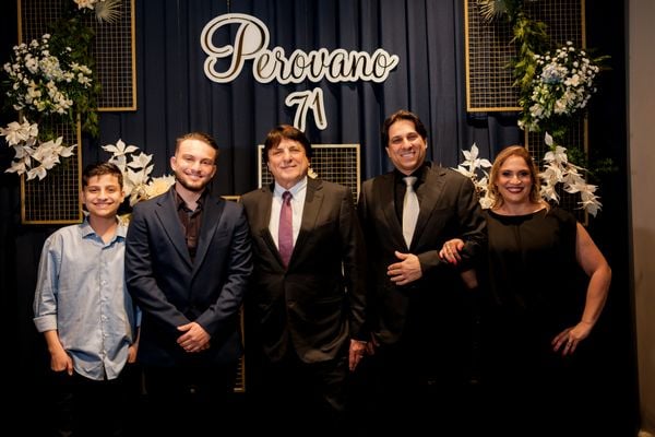 João Vitor, Ricardo, o avô Antonio Perovano , o filho José Ricardo e a esposa Renata