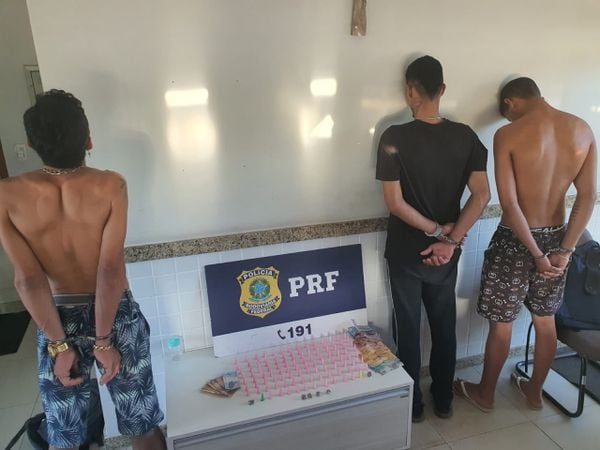 PRF prende três suspeitos por tráfico de drogas em Itapemirim