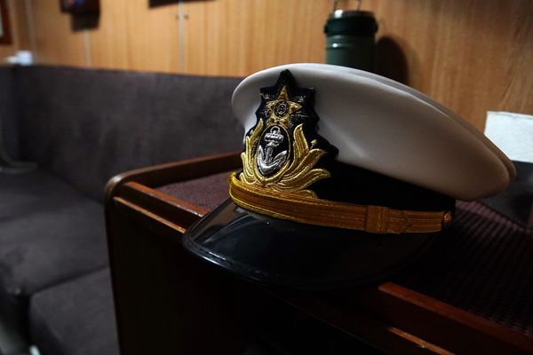Comandante Carlos mostra o interior do submarino Tikuna - S34, da Marinha do Brasil por Fernando Madeira