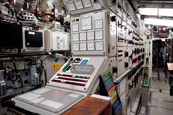 Comandante Carlos mostra o interior do submarino Tikuna - S34, da Marinha do Brasil por Fernando Madeira