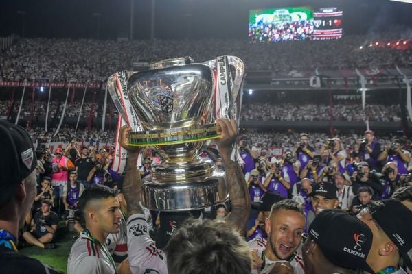 Elenco do São Paulo comemora título da Copa do Brasil no Morumbi