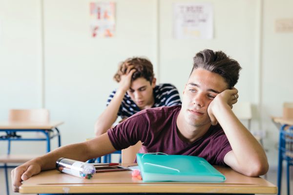 Tédio, falta de atenção e dificuldade de concentração são sintomas cada vez mais vistos em sala de aula