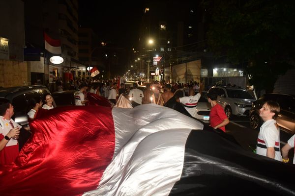 Torcedores do São Paulo comemoram título da Copa do Brasil nas ruas da Grande Vitória por Fernando Madeira