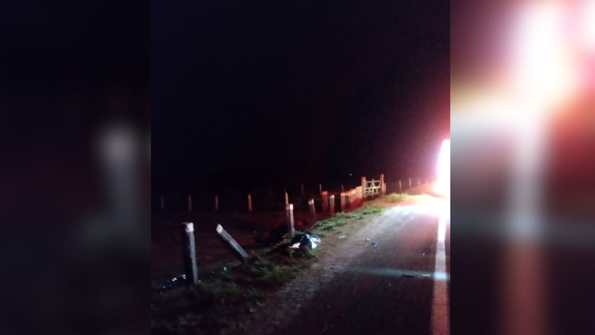 José Julian Hernandez Diaz e Andres Santiago Santamaria Vega colidiram contra uma estaca da cerca da Fazenda Boa Fé, na noite do último domingo (24)