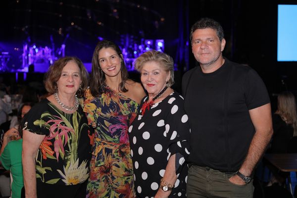 Judith Ferrari, Juliana Ferrari, Regina Pagani e  Arnaldo Pagani