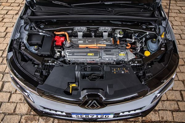 Renault Megane E-Tech chega ao Brasil com boa potência e preço atrativo