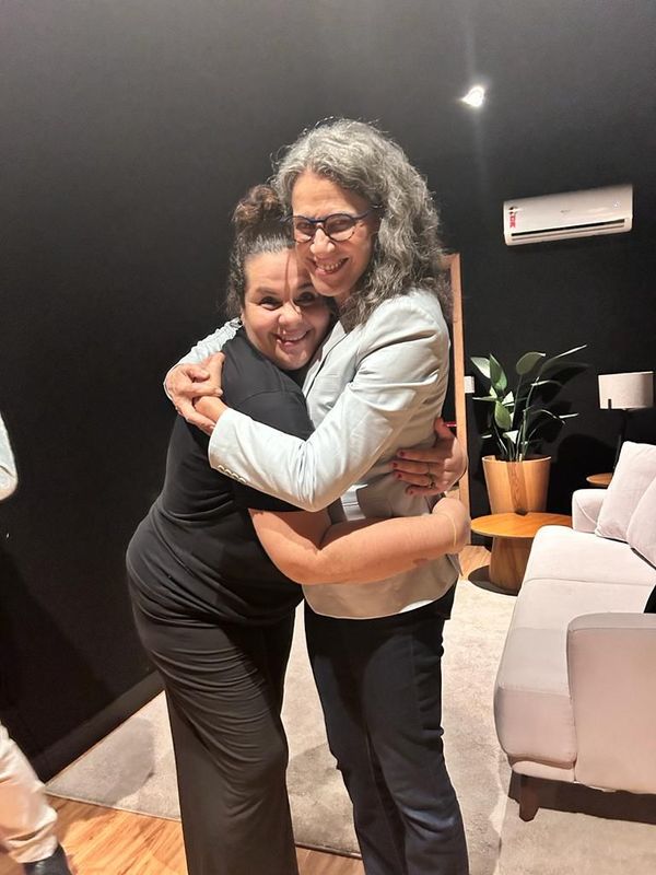 Roberta Lacerda e a cantora Simone