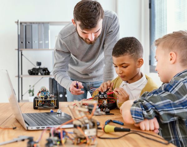 robótica; crianças; alunos; professor; educação; tecnologia