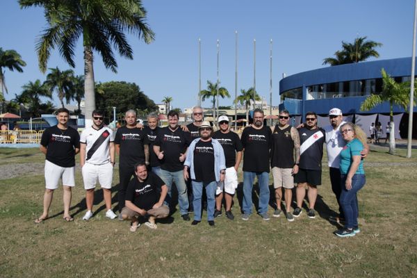 Marcelo Borges (ao centro) se reuniu com um grupo de torcedores no último sábado (23)