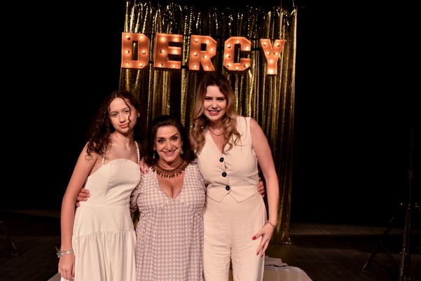 Maria Eduarda e Joseane Zoghbi e a atriz Grace Gianoukas