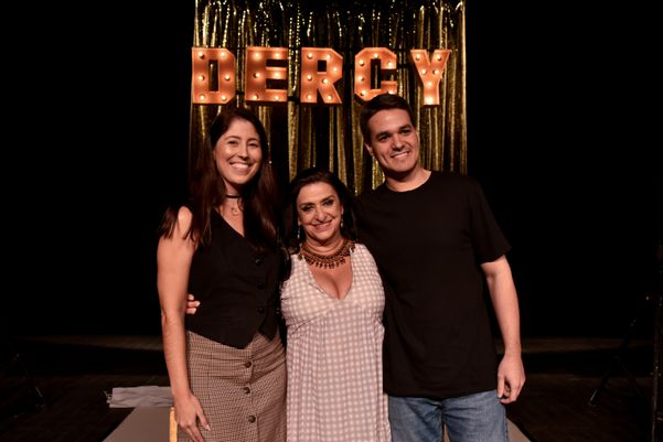 Priscila  e Vicente Duarte e a atriz Grace Gianoukas 