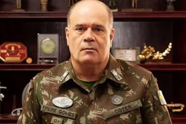  O ex-comandante do Exército general Freire Gomes