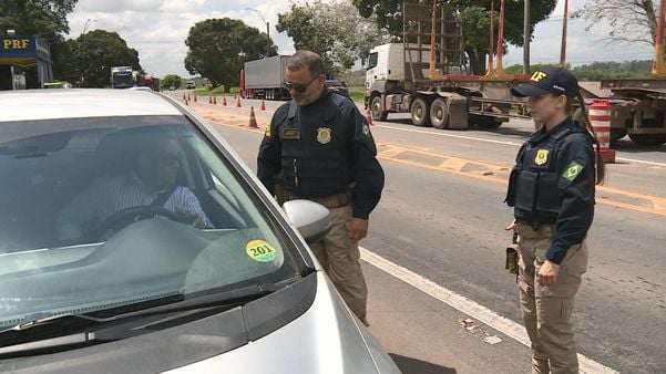 Pai e filha se destacam ao trabalharem juntos em posto da PRF em Linhares por Heber Thomaz