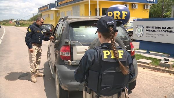 Pai e filha se destacam ao trabalharem juntos em posto da PRF em Linhares por Heber Thomaz