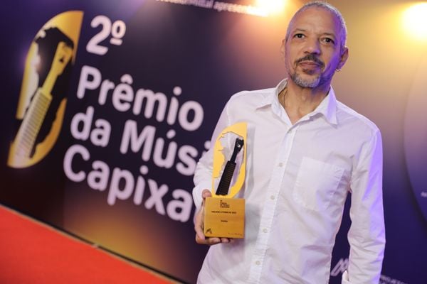 Waldez é o vencedor da categoria "Luthier" por Cláudio Postay