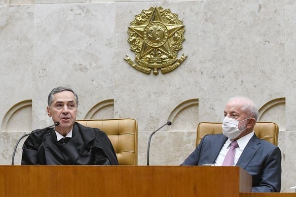 Posse na presidência do STF do ministro Luis Roberto Barroso, ao lado do presidente Luiz Inácio Lula da Silva