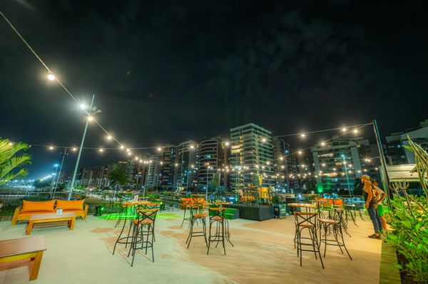 Repique Samba Lounge, bar de samba inaugurado na Praia de Camburi, em Vitória