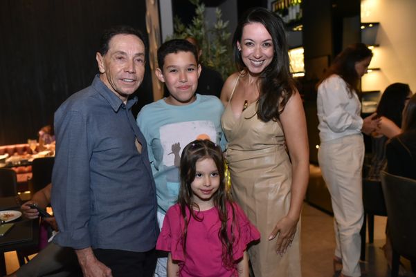 Valdecir e Geise Torezani e os filhos Miguel e Mirela