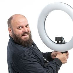 Paulinho Serra é uma das atrações do festival Mestre da Comédia, na Serra