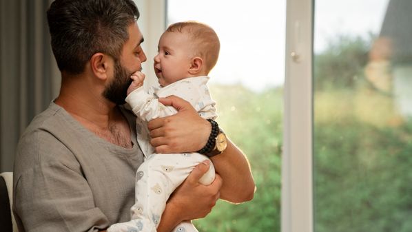 Ao contrário do que se imagina à primeira vista, o aumento da licença-paternidade não visa melhorar as condições de trabalho do homem. É o oposto