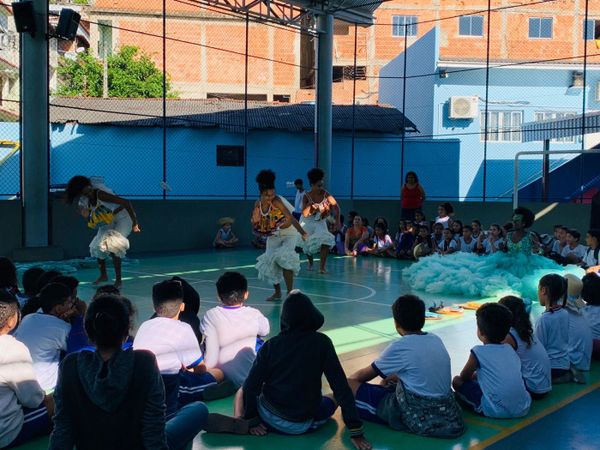 Apresentação de dança leva cultura e aprendizado para estudantes por Prefeitura de Vitória/Divulgação