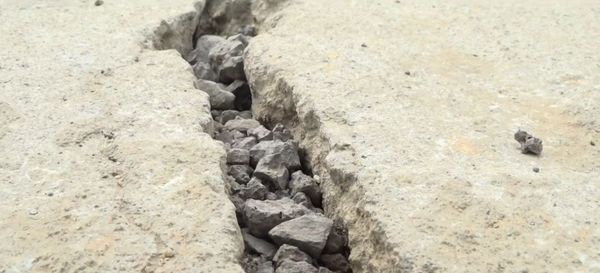 Buraco na estação da Prainha, em Vila Velha