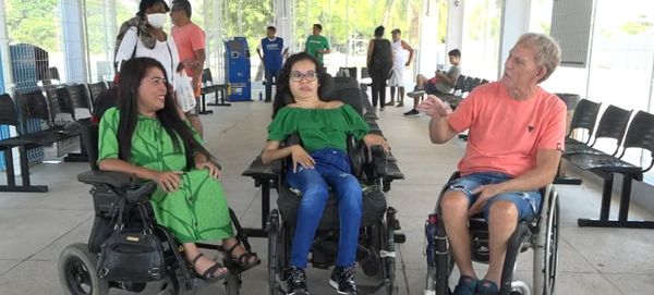 Cadeirantes são barrados e não conseguem desembarcar no aquaviário