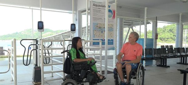 Cadeirantes são barrados e não conseguem desembarcar no aquaviário