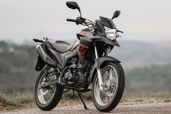 Na linha 2024 da Honda XRE 190, novas cores tentam trazer modernidade para a trail