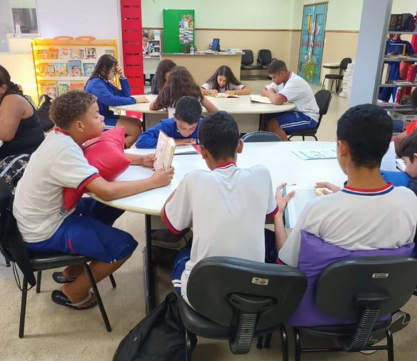 Projeto de leitura cativa estudantes da Emef TI Professora Eunice Pereira Silveira por Prefeitura de Vitória/Divulgação