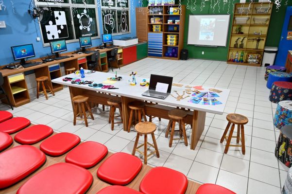 Sala Maker da EMEF TI Izaura Marques por Prefeitura de Vitória/Divulgação